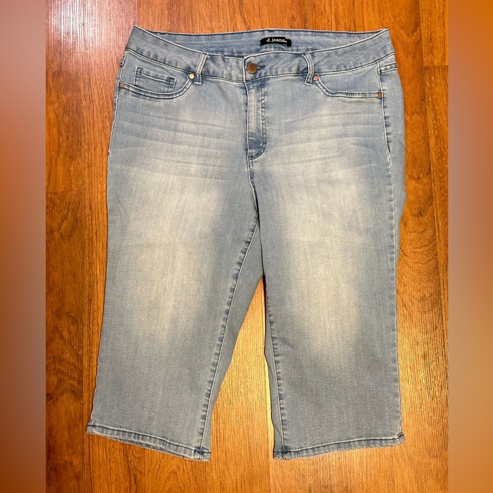 Light Washed Jorts - d. jeans - Size 16W - Rarely Worn